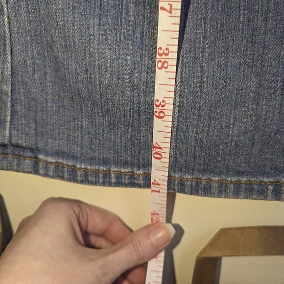 Sz. 26 --- 7 for all mankind light wash, bootcut jeans w/sqiggle pockets - Picture 13 of 16